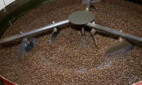 <h2><a href="https://nordesterural.com.br/crescem-as-vendas-do-cafe-brasileiro-para-o-exterior/">Crescem as vendas do caf&eacute; brasileiro para o exterior</a></h2>A receita de exporta&ccedil;&atilde;o do caf&eacute; aumenta mais de 22% este ano. A venda do produto para o exterior movimentou quase U$ 6 bilh&otilde;es entre janeiro e novembro. Entre janeiro