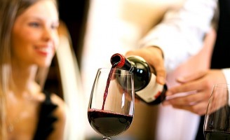 O mundo do vinho ganha avanços para oficializar a profissão de sommelier