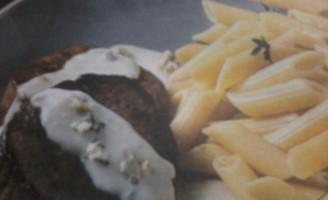 Receita – Penne com filé e molho de gorgonzola