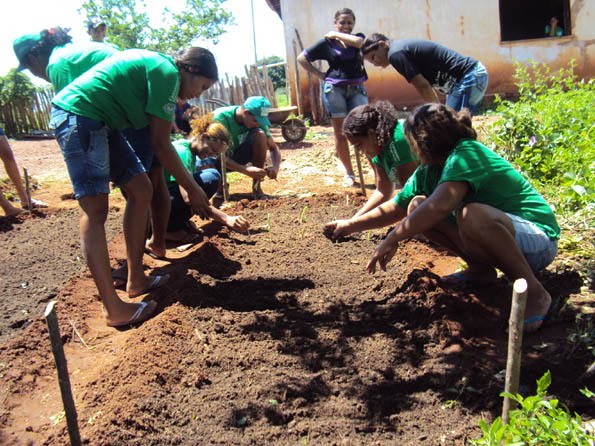 Projeto ajuda jovens agricultores do Ceará a estudar e se manter na terra