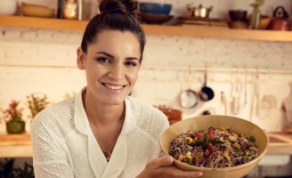 Receita – Salada Lótus com bifun e romã para trazer muita sorte na virada de ano