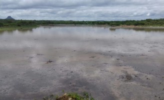 O rio Pajeú bota cheia no sertão