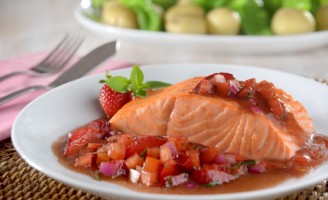 Receita – Vinagrete de Morango com Salmão Grelhado