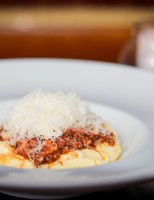 Receita – Polenta cremosa com ragu bolonhesa