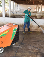 As granjas de suínos podem economizar água com equipamentos adequados para lavagem das baias