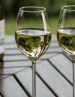 Hora dos vinhos brancos e rosés com a chegada do verão