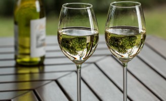 Hora dos vinhos brancos e rosés com a chegada do verão