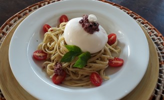 Receita – Linguine ao pesto com mini burrata e tapenade