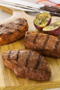 churrasco-de-picanha-fatiada-com-batata-doce-assada
