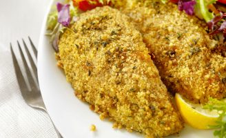 Receita – Filé de frango em crosta de chia com geleia de damasco, ameixas e uvas passas