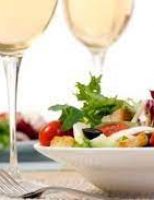 Os melhores vinhos para harmonizar com pratos de saladas