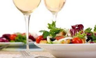 Os melhores vinhos para harmonizar com pratos de saladas