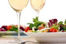 Os melhores vinhos para harmonizar com pratos de saladas