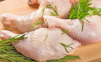 Atenção avicultores: mais um país quer comprar a carne de ave produzida no Brasil