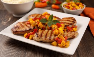Receita – Frango grelhado com manga e pimentão