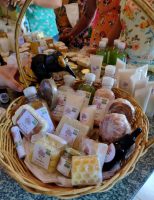 Apicultores aprendem a produzir cosméticos usando mel, própolis e cera de abelha