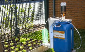 Um sistema de irrigação prático e de uso em pequenos ambientes como jardins e hortas