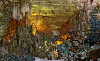 Caverna tem ambiente igual aos fora do planeta terra e é usada para criar astroplantas