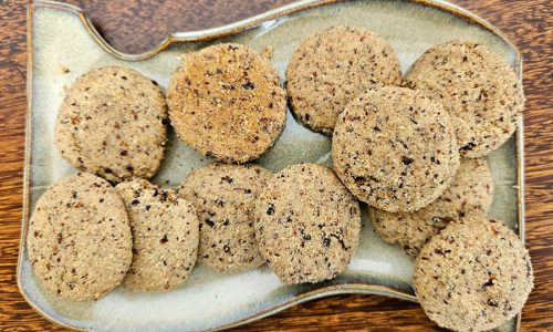 Um biscoite feito a base de farinha de casca de café é considerado mais saudável