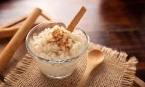 <h2><a href="https://nordesterural.com.br/receita-arroz-doce/">Receita &ndash; Arroz Doce</a></h2>INGREDIENTES:

&nbsp;

200 gr de arroz

3 x&iacute;caras de &aacute;gua fervida

1 caixinha de leite condensado

200 ml de leite de coco

canela em pau e cravo: opcional

1 colher de sopa de doce de leite

&nbsp;

MODO DE