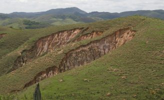 As voçorocas são fenômenos que prejudicam terras de várias parte do Brasil
