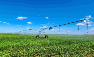 Estudo confirma: uso de irrigação no agro gera mais emprego e melhor renda