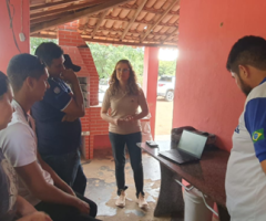 Treinamento para produtores de abelhas e porcos durante a Expo Maio no sertão
